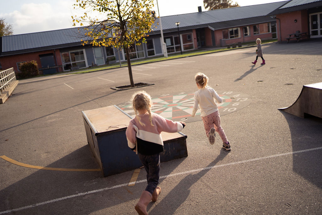 legende børn i skolegård
