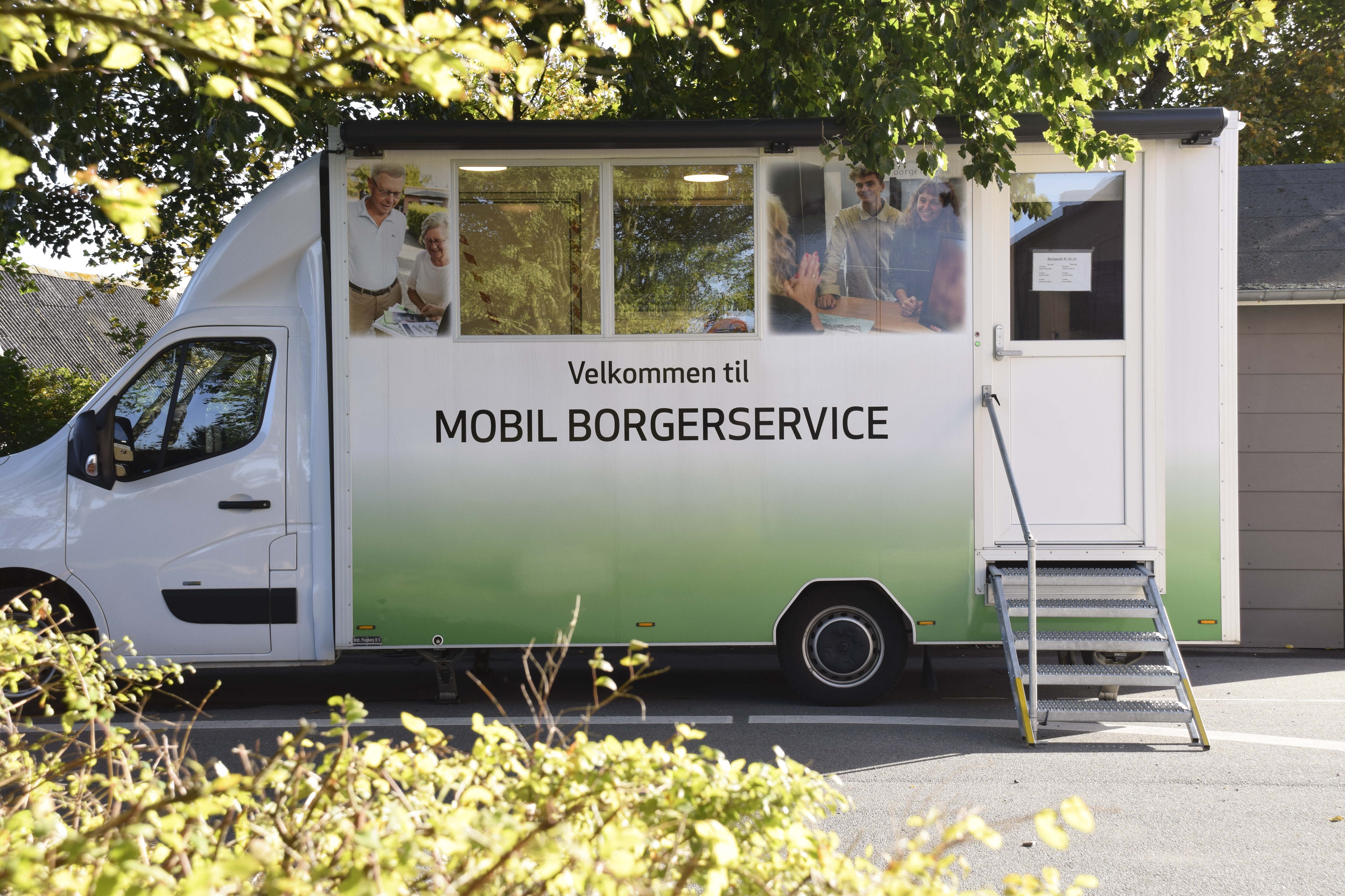Mobil borgerservice vognen set fra siden