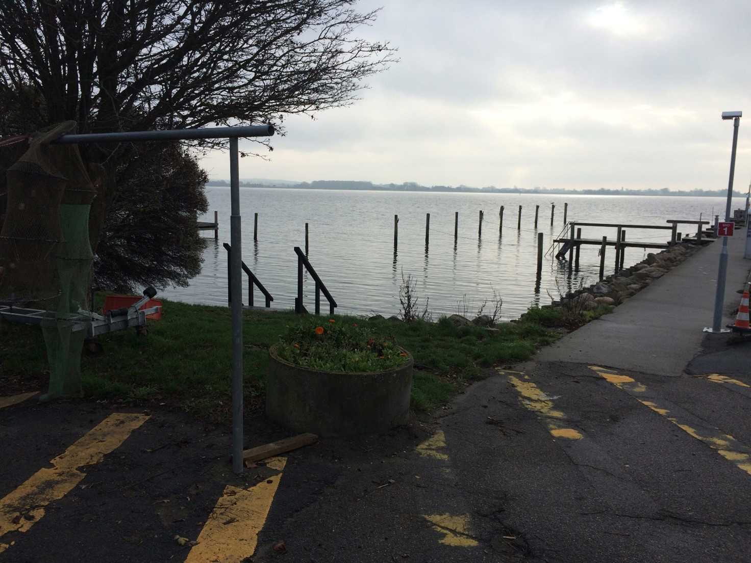 Rantzausminde Havbad ligger på ydersiden af Rantzausminde Havns østligste mole.